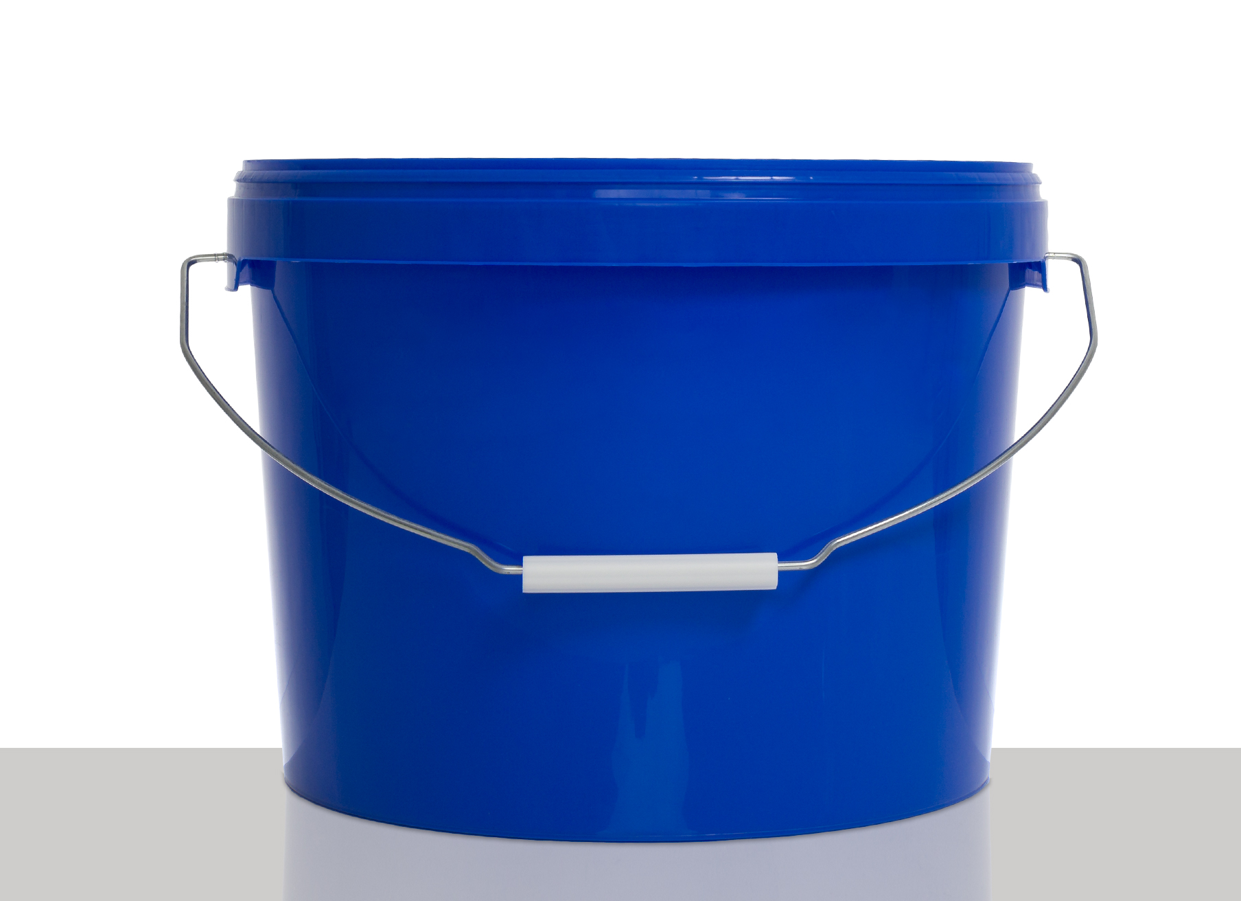 Plastic round bucket, 10,7 l of HDPE in white