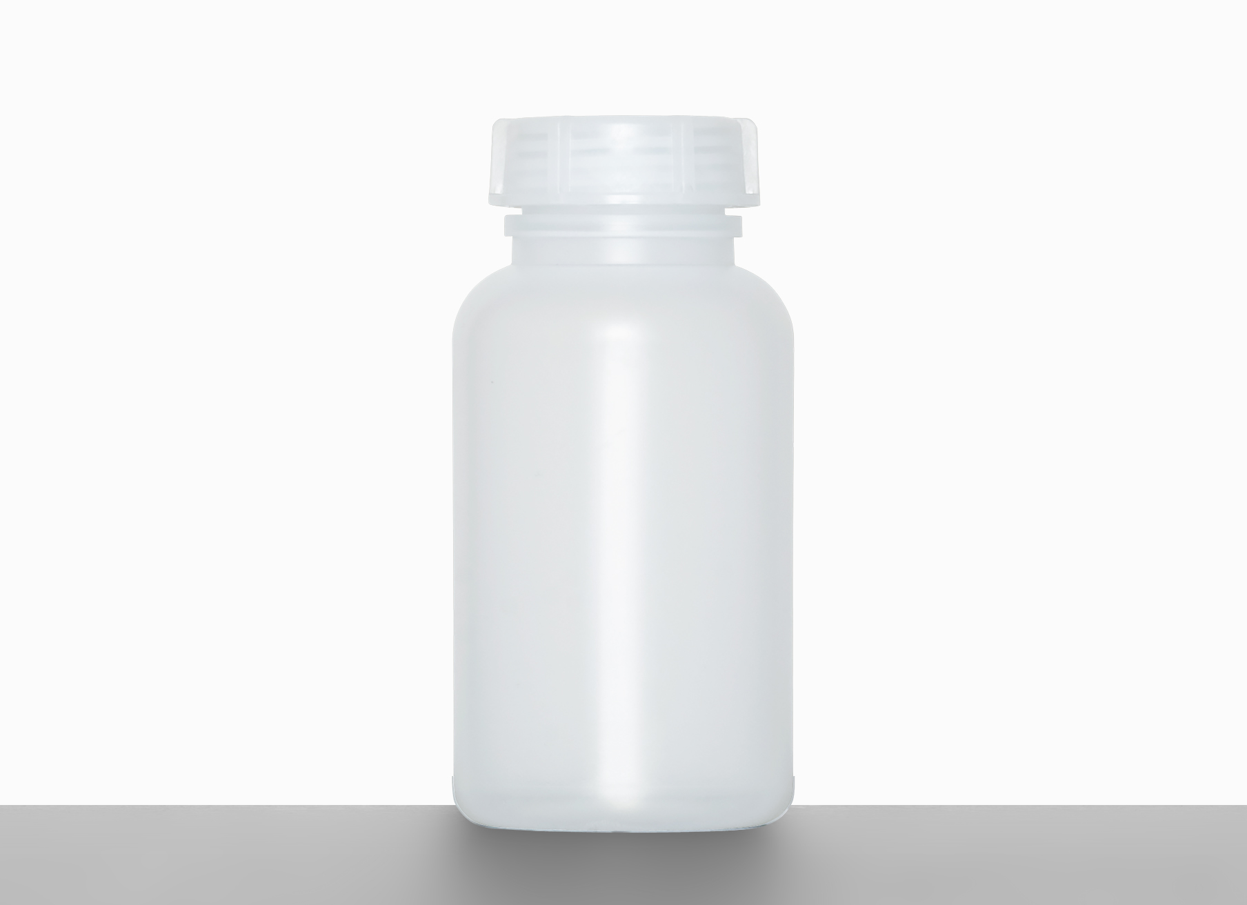 Laboratory bottle: 500 milliliter, colour: natural