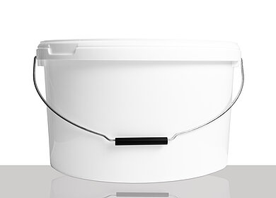 Plastic oval bucket: 15,8 liter, colour: white