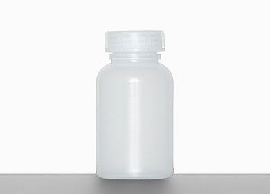 Laboratory bottle: 250 milliliter, colour: natural