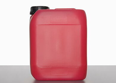 Plastic canister: 5,0 liter, colour: red