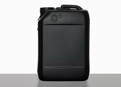 Plastic canister: 2,0 liter, colour: black