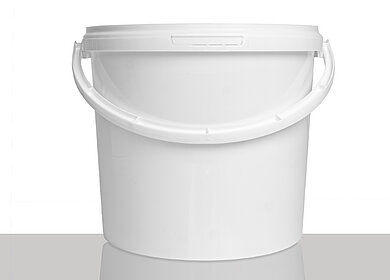 Plastic round bucket: 5,7 liter, colour: white