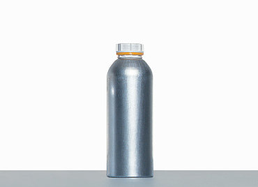 Aluminium bottle round shoulder inner lacquer: 1,3 liter, colour: matte silver stained
