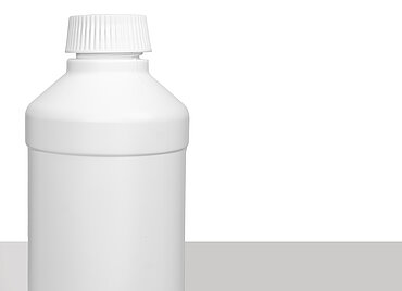 Kunststoff Rundflasche FRZG 500/28: 500 Milliliter, Farbe: weiß Kunststoff Rundflasche FRZG 500/28: 500 Milliliter, Farbe: weiß