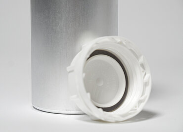 Aluminium bottle round shoulder: 625 milliliter, colour: matte silver stained