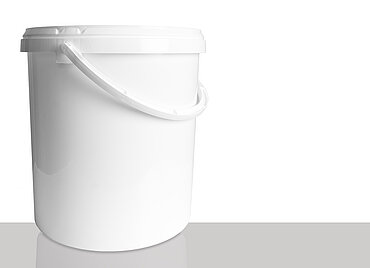 Plastic round bucket: 10,7 liter, colour: white