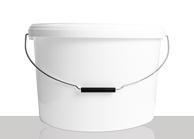 Plastic oval bucket: 18,1 liter, colour: white