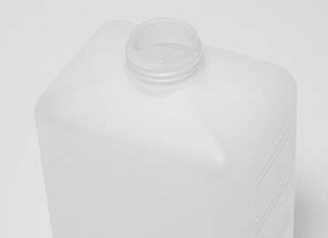 Square bottle: 2,0 liter, colour: natural Square bottle: 2,0 liter, colour: natural