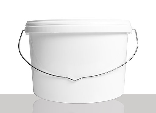 Plastic oval bucket: 5,8 liter, colour: white