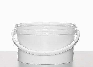 Plastic round bucket: 3,7 liter, colour: white