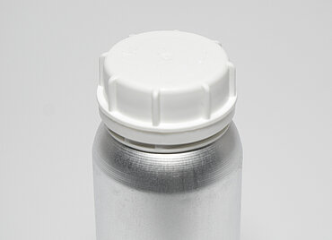 Aluminium bottle round shoulder: 625 milliliter, colour: matte silver stained