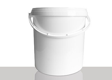 Plastic round bucket: 10,7 liter, colour: white