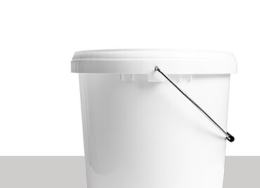 Plastic oval bucket: 18,1 liter, colour: white Plastic oval bucket: 18,1 liter, colour: white