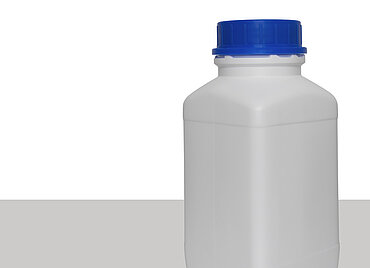 Chemical bottle: 2,5 liter, colour: white