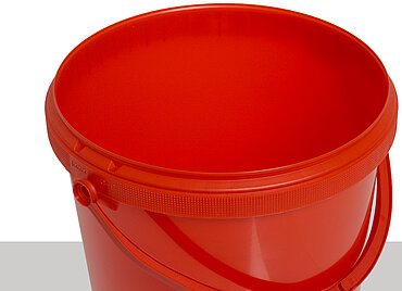 Plastic round bucket: 10,0 liter, colour: red