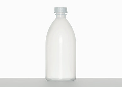 Laboratory bottle: 500 milliliter, colour: natural