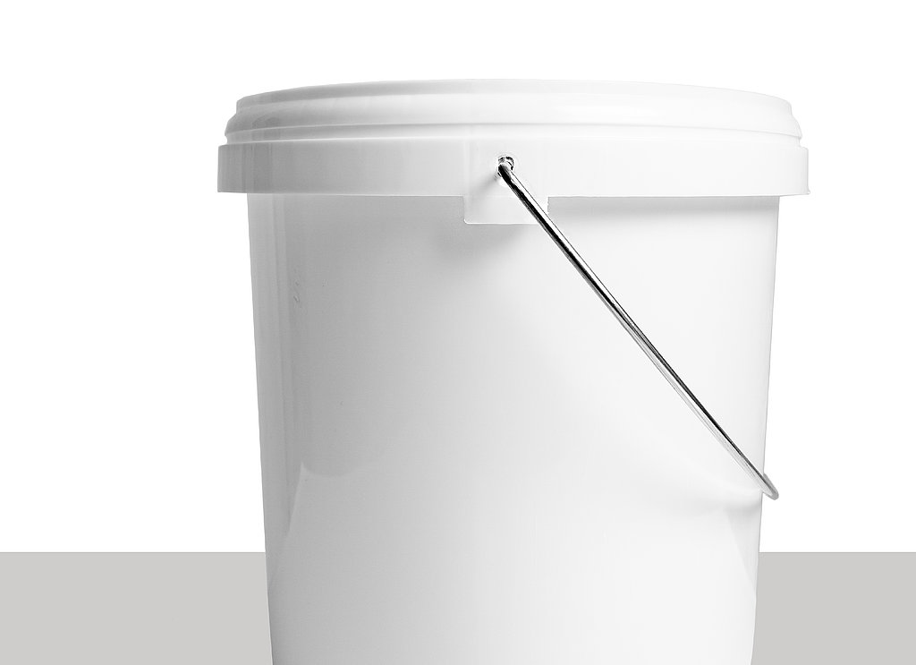 Plastic Bucket W/ Lid 5 Gal. 8 Colors