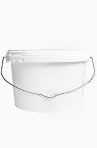 Plastic oval bucket: 3,6 liter, colour: white