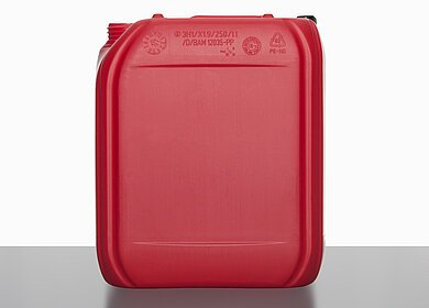 Plastic canister: 20,0 liter, colour: red