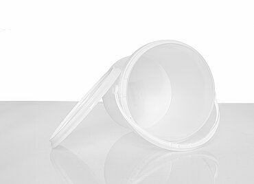 Plastic round bucket: 2,5 liter, colour: white